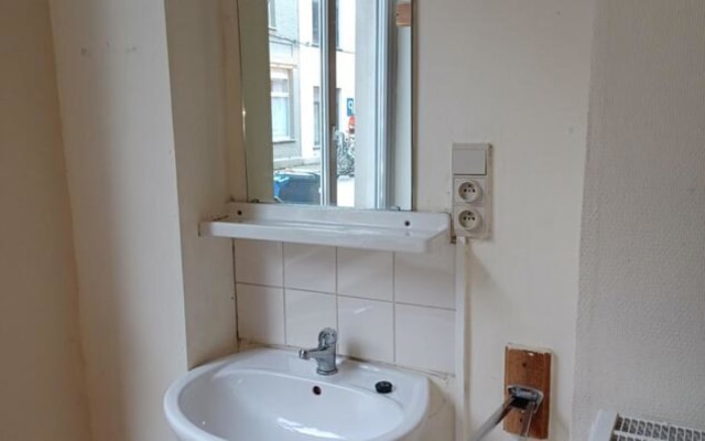 Zimmer Room with shared bath/shower and shared toilet Bild 2