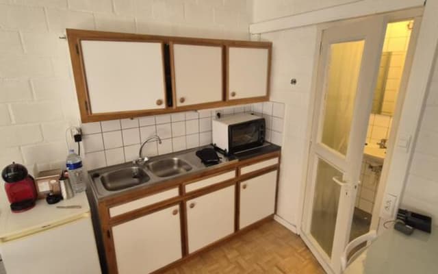 Room Studio with private shower/bath, private toilet and private kitchen image 2