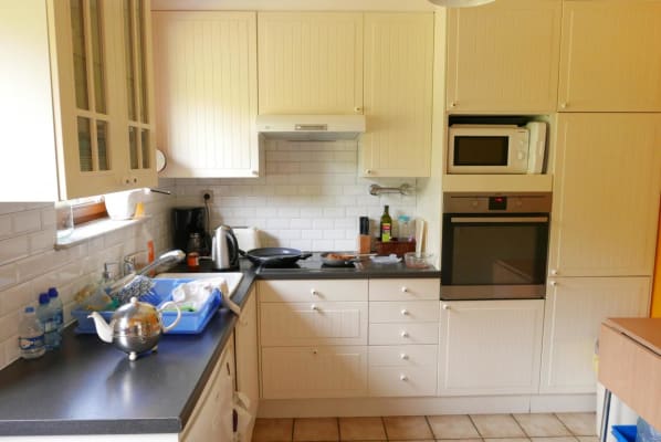 Oda Een propere stek in Louvain-La-Neuve van 12m² aan € 450 per maand resim 1