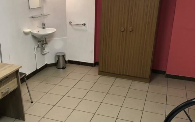 Kamer Room with shared bath/shower and shared toilet foto 2
