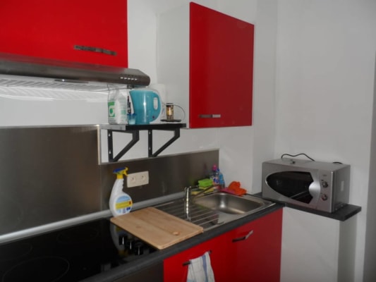 Apartman LUMINEUSE PETITE CHAMBRE AVEC SDB ET WC PRIVES resim 1