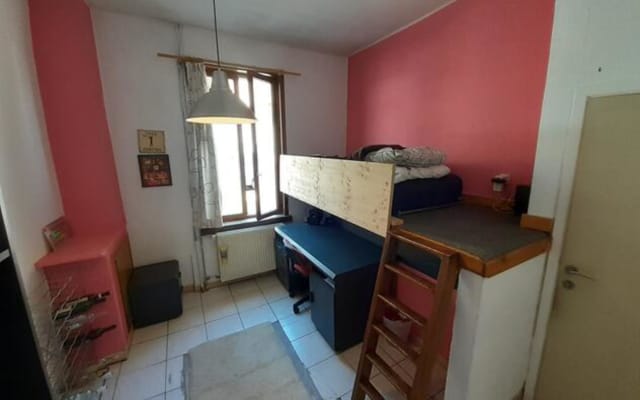 Oda Room with shared bath/shower and shared toilet resim 1