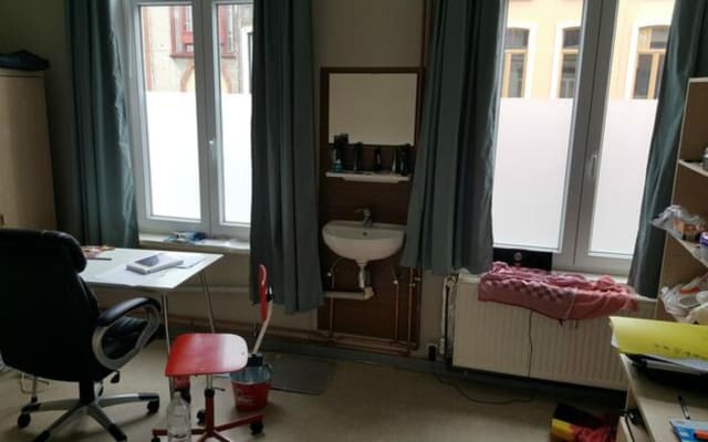 Chambre Room with private toilet image 2