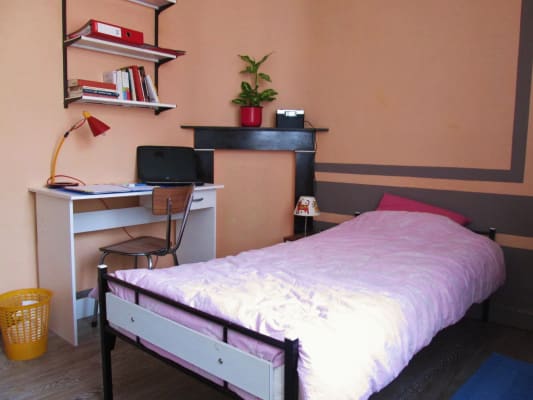 Casa  Agréable petite chambre meublée en colocation avec jardin dans un quartier calme du centre de Tournai imagem 2