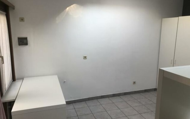 Kamer Room with shared bath/shower and shared toilet foto 1