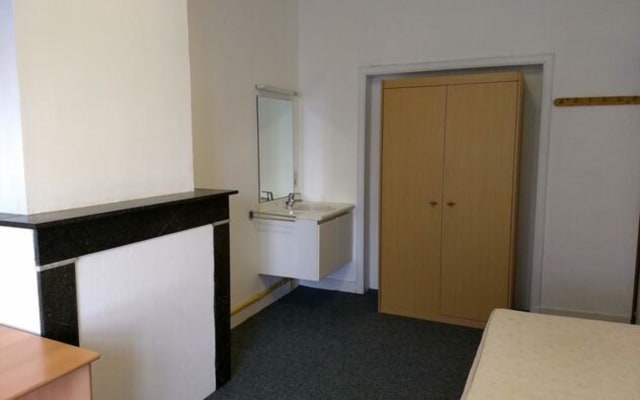 Kamer Room with shared bath/shower and shared toilet foto 4