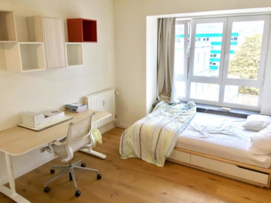 Sala Nog 1 van de 3  gemeubelde studentenkamers (12m2) vrij, enkel meisjes, in zonnig 3-kamer appartement imagem 1
