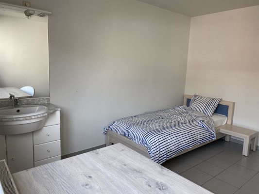 Room Gezellig studentenhuis te Kortrijk met bemeubelde kamers. image 1