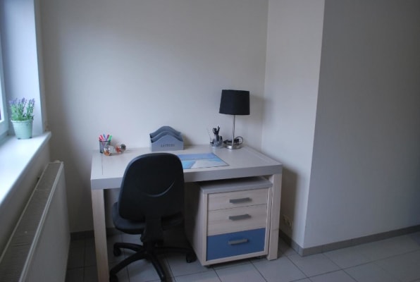 Zimmer Gezellig studentenhuis met gemeubelde kamers in centrum Kortrijk Bild 3