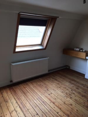 Kamer Nabij Vlasmarkt ruime en gezellige ongemeubelde zolderkamer foto 3