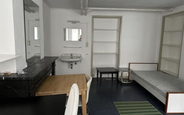 Oda Room with shared bath/shower and shared toilet resim 1