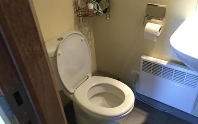 Sala Studio with private shower/bath, private toilet and private kitchen imagem 1