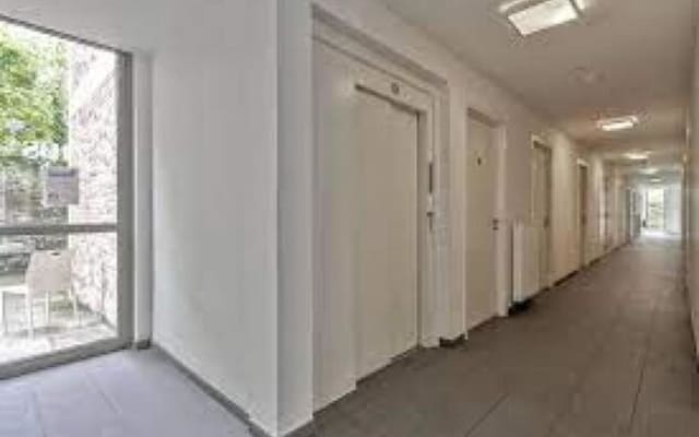 Oda Room with private shower/bath and private toilet resim 2