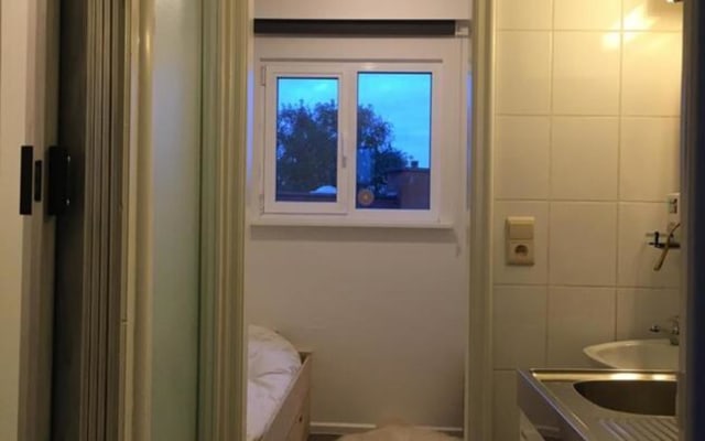 Stüdyo Studio with private shower/bath, private toilet and private kitchen resim 2