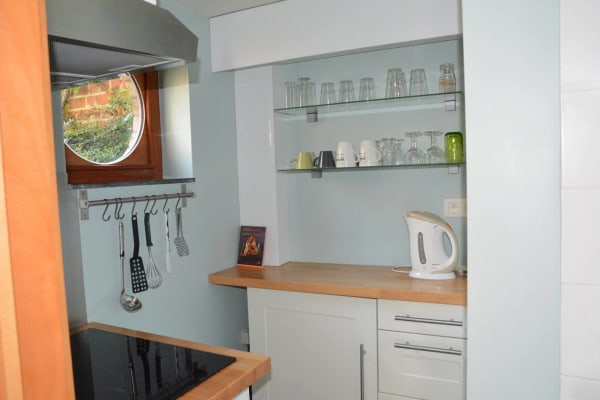 Chambre KOT CHEZ L'HABITANT dans une grande maison calme avec jardin image 2