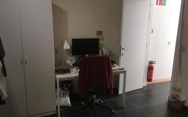 Studio Studio with private shower/bath, private toilet and private kitchen foto 1