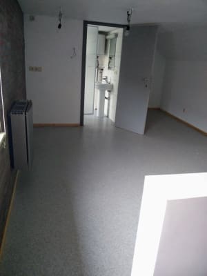Kamer 2 gelijkvloerse studio's + 1 duplex op de eerste verdieping - uitstekende locatie en goede verbinding/bereikbaarheid foto 1
