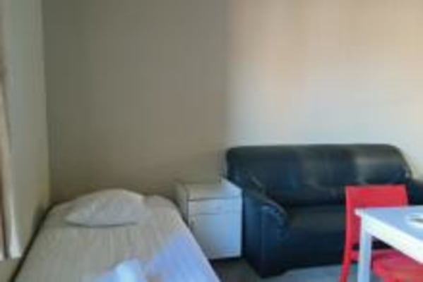 Studio Furnished studio - 2x single beds with own kitchen and bathroom (min. 12 months) Immagine 5