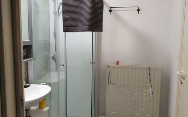 Estúdio Studio with private shower/bath, private toilet and private kitchen imagem 5