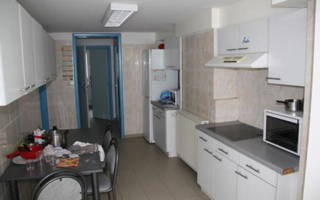 Chambre Room with shared bath/shower and shared toilet image 5