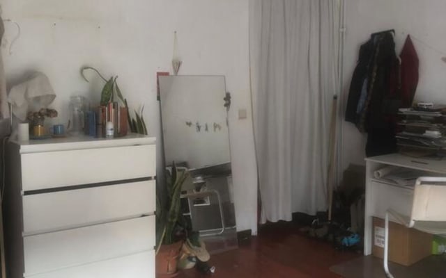 Oda Room with shared bath/shower and shared toilet resim 1