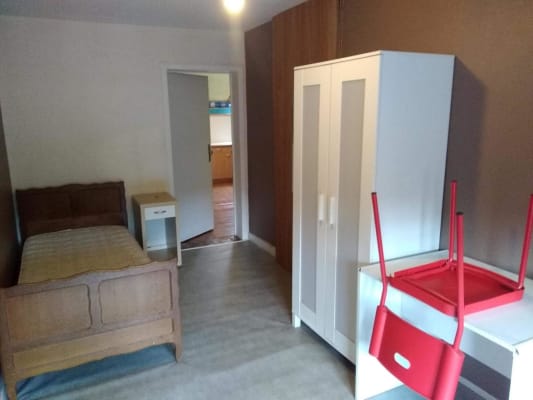 Cuarto Een aangenaam kot in Namen van 15m² aan € 300 per maand imagen 2