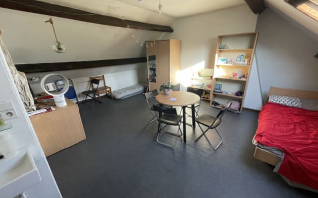 Kamer Room with shared bath/shower and shared toilet foto 1