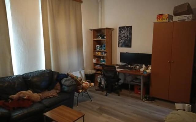 Oda Room with shared bath/shower and shared toilet resim 2