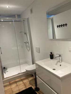 Sala Bemeubeld appartement op 70m2 met privékoer en tuin imagem 4