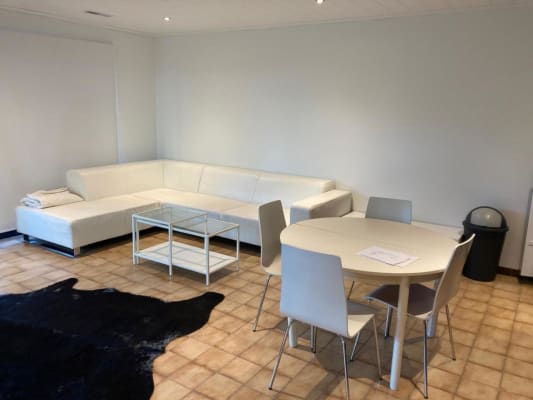 Sala Bemeubeld appartement op 70m2 met privékoer en tuin imagem 2