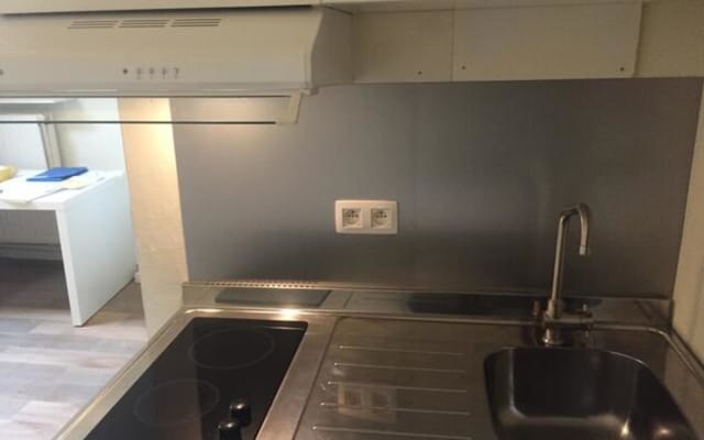 Stüdyo Studio with private shower/bath, private toilet and private kitchen resim 1