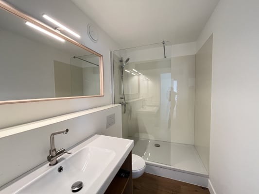Estúdio Ruime nieuwe kamer met eigen badkamer en veel lichtinval imagem 2