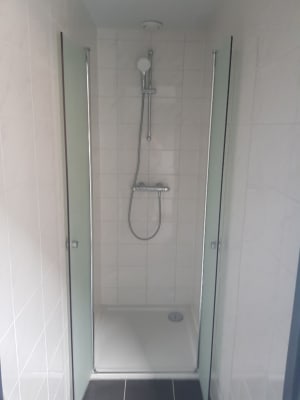 Sala Perfect onderhouden kamer(kot 202) in kleinschalig rustig studentenhuis (4 koten) met TopKot label. imagem 17