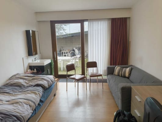 Ev Ruime, bemeubelde kamer met eigen lavabo, vlak aan station & hogescholen resim 1