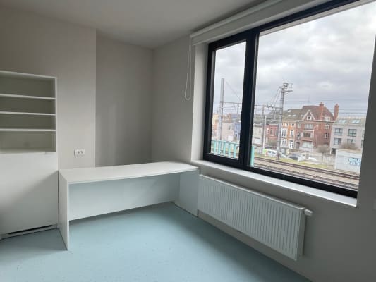 Sala Splinternieuwe studentenkamer centrum Kortrijk!  imagem 6