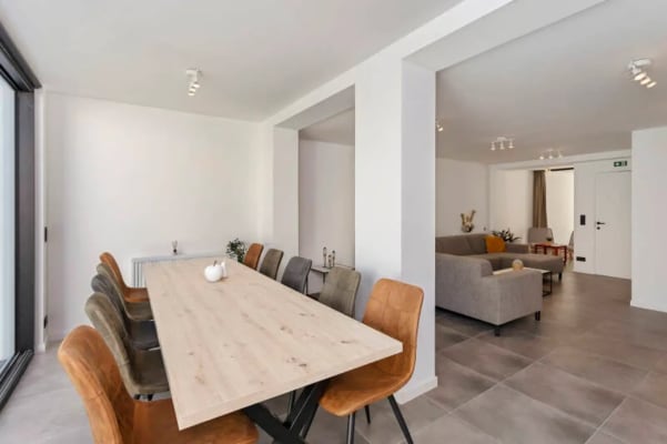 Oda Moderne kamer met eigenbadkamer in gerenoveerd gebouw resim 7