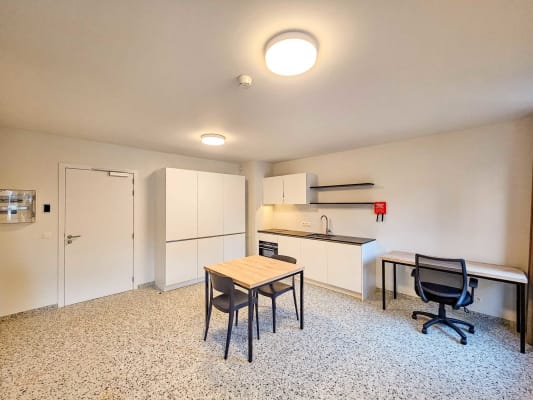 Estúdio Moderne studio met eigen douche en keuken beschikbaar voor AJ 2026-2027 imagem 2