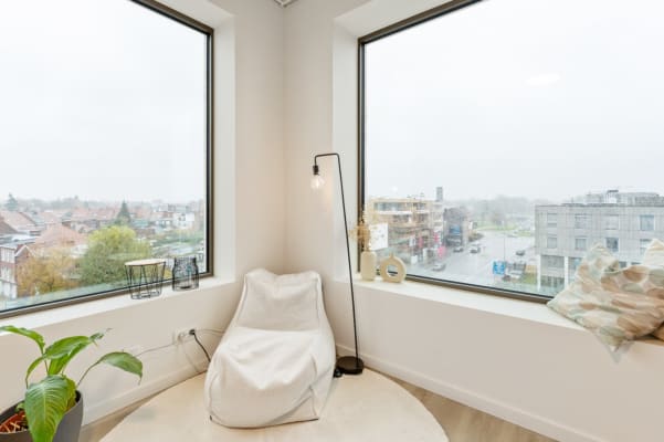 Sala MODERN AND FURNISHED ROOM INCL PRIVATE BATHROOM imagem 5