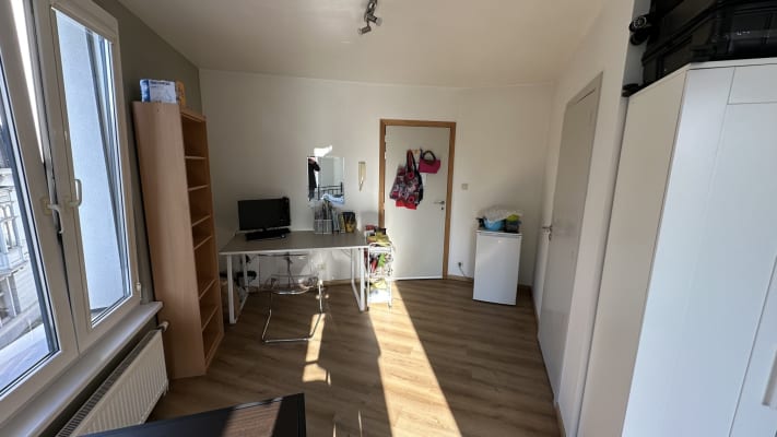 Chambre mooie gezellige studentenkamer met eigen badkamer te huur Antwerpen zuid image 2