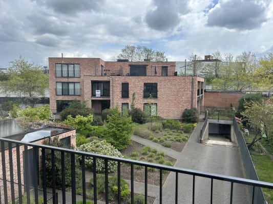Studio Studio met badkamer, keuken en balkon image 9