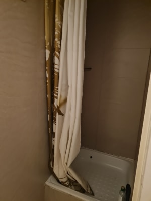 Zimmer kamer met gemeenschappelijke douche, toilet en keuken Bild 8