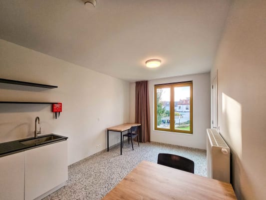 Estúdio Moderne studio met eigen douche en keuken beschikbaar voor AJ 2026-2027 imagem 1