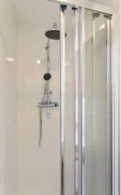 Oda Moderne kamer met eigenbadkamer in gerenoveerd gebouw resim 3
