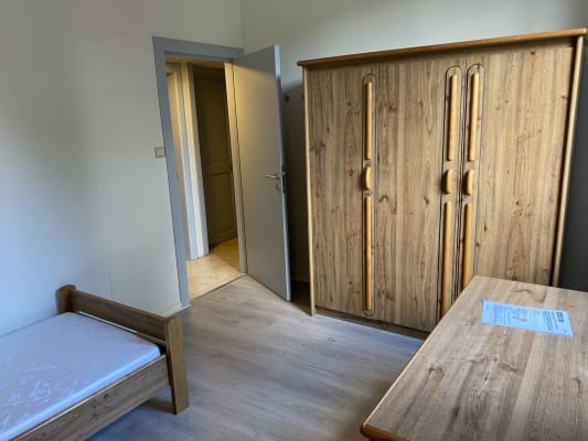 Apartamento Gezellig gebouw met zes koten, gemeenschappelijke keuken en een binnenkoer imagem 1