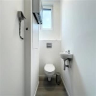 Sala Charleroi : Chambre meublée (17 m²) dans appartement en colocation imagem 5