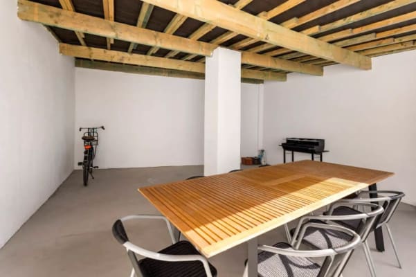 Kamer Moderne kamer met eigenbadkamer in gerenoveerd gebouw foto 2