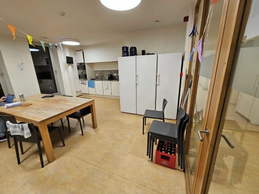 Kamer ruime studentenkamer met privé badkamer (toilet, douche, wastafel) foto 5