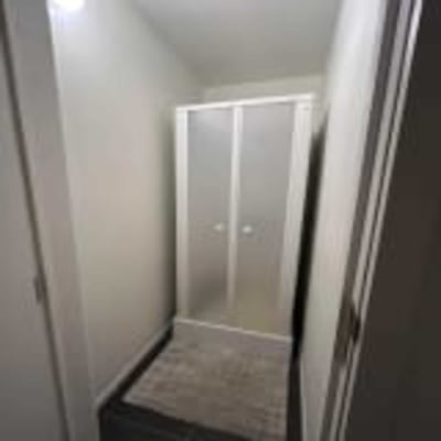Sala Ruim kot met veel licht te huur, meer dan 16m²  Kapucijnenvoer 157 gem. gerenoveerde ingerichte keuken, toilet en douche imagem 18