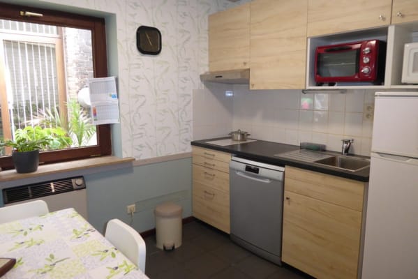 Sala Super coloc meublée tout confort pour 3 étudiants près des écoles et des transports en commun parking privé et gratuit imagem 4