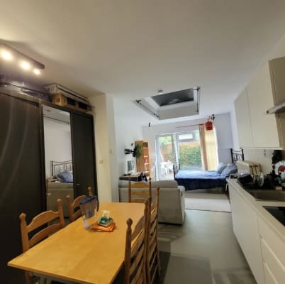 Apartamento Fully Furnished Studio with Garden  imagem 6